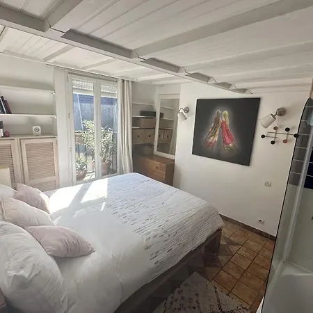 Atypical Nest Near Latin Quarter *